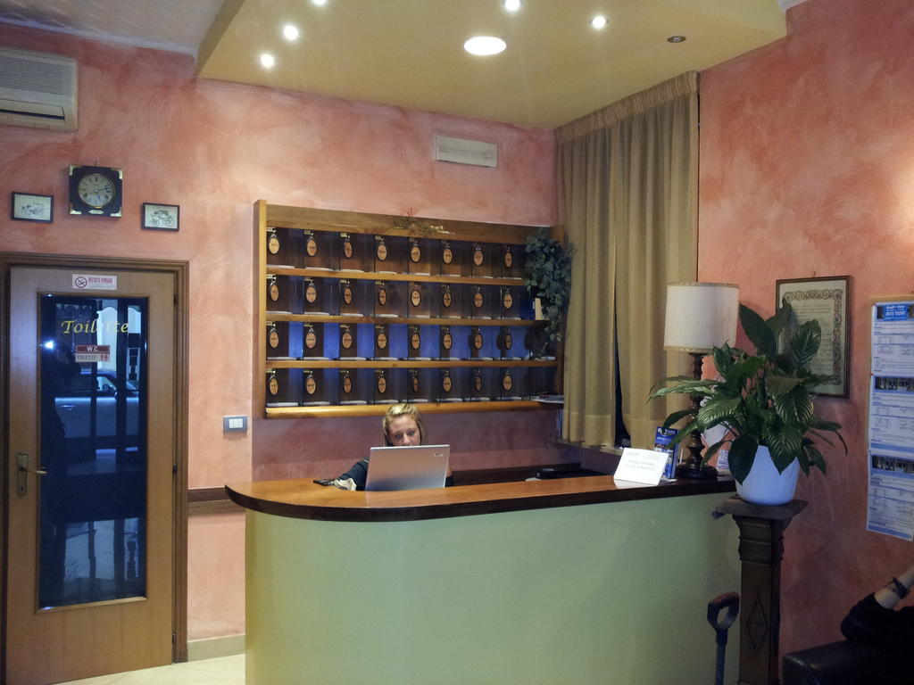 蒙特卡蒂尼泰尔梅 Zenith酒店 外观 照片