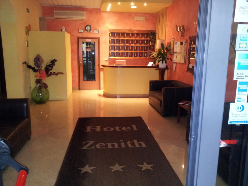 蒙特卡蒂尼泰尔梅 Zenith酒店 外观 照片